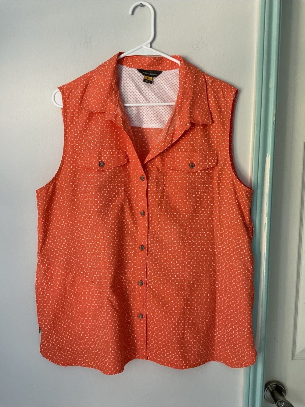 Eddie Bauer Coral-Orange Sleeveless Button-Down Shirt with Micro Dot Print r